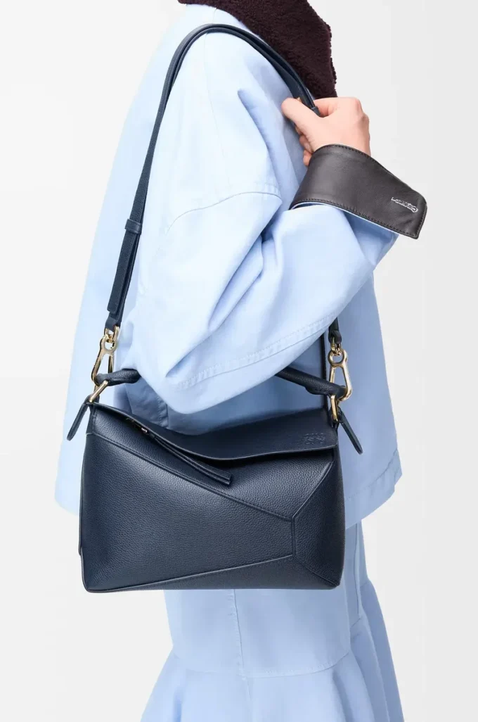 Kleine Puzzle Edge Tasche aus weichem genarbtem Kalbsleder Deep Navy