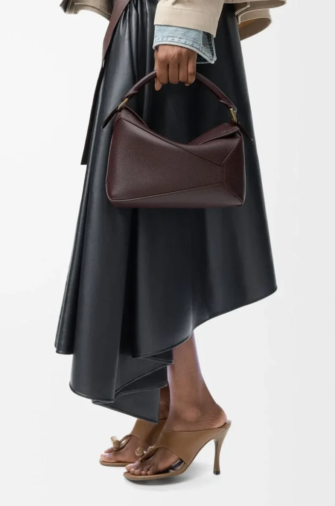 Kleine Puzzle Edge Tasche aus weichem genarbtem Kalbsleder in Dark Chestnut