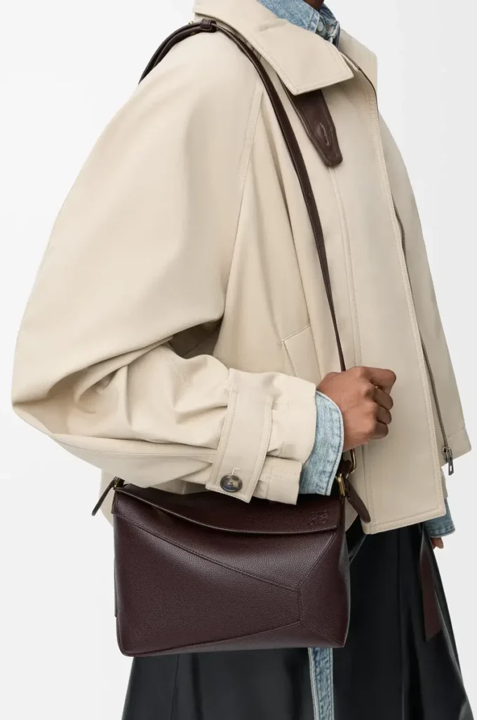 Kleine Puzzle Edge Tasche aus weichem genarbtem Kalbsleder in Dark Chestnut