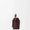 Kleine Puzzle Edge Tasche aus weichem genarbtem Kalbsleder in Dark Chestnut