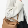 Kleine Puzzle Edge Tasche aus weichem genarbtem Kalbsleder in Toffee