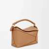 Kleine Puzzle Edge Tasche aus weichem genarbtem Kalbsleder in Toffee