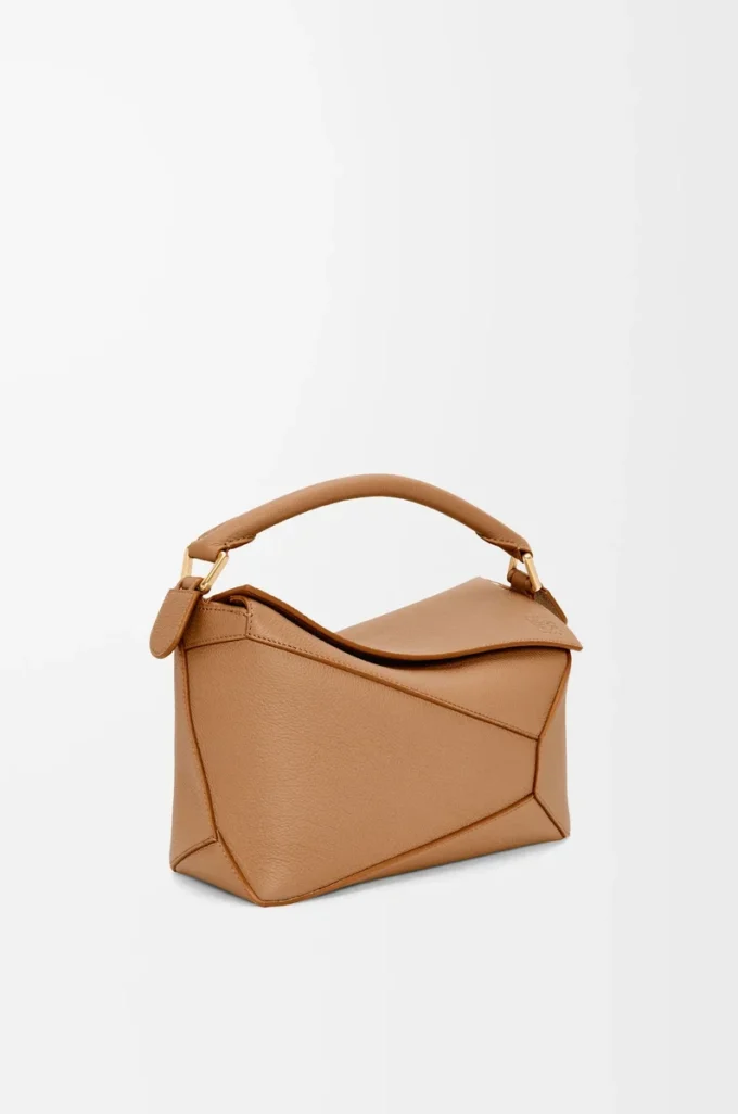 Kleine Puzzle Edge Tasche aus weichem genarbtem Kalbsleder in Toffee