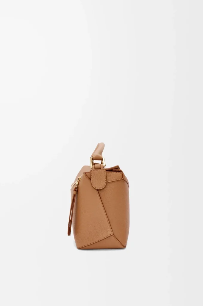 Kleine Puzzle Edge Tasche aus weichem genarbtem Kalbsleder in Toffee