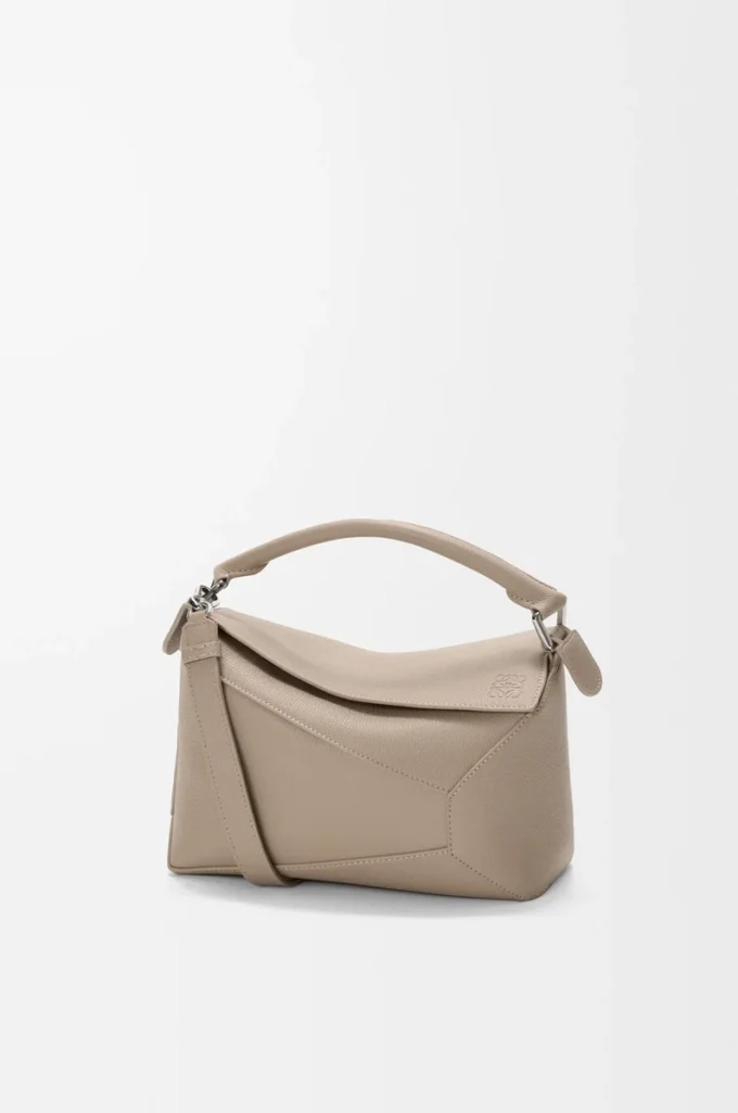 Kleine Puzzle Edge Tasche aus weichem genarbtem Kalbsleder in Ton