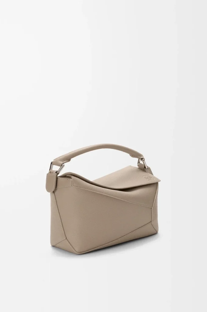 Kleine Puzzle Edge Tasche aus weichem genarbtem Kalbsleder in Ton