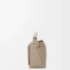 Kleine Puzzle Edge Tasche aus weichem genarbtem Kalbsleder in Ton