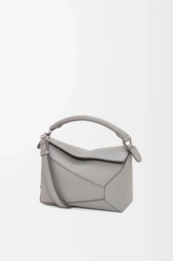 Kleine Puzzle Edge Tasche aus weichem genarbtem Kalbsleder Perlgrau