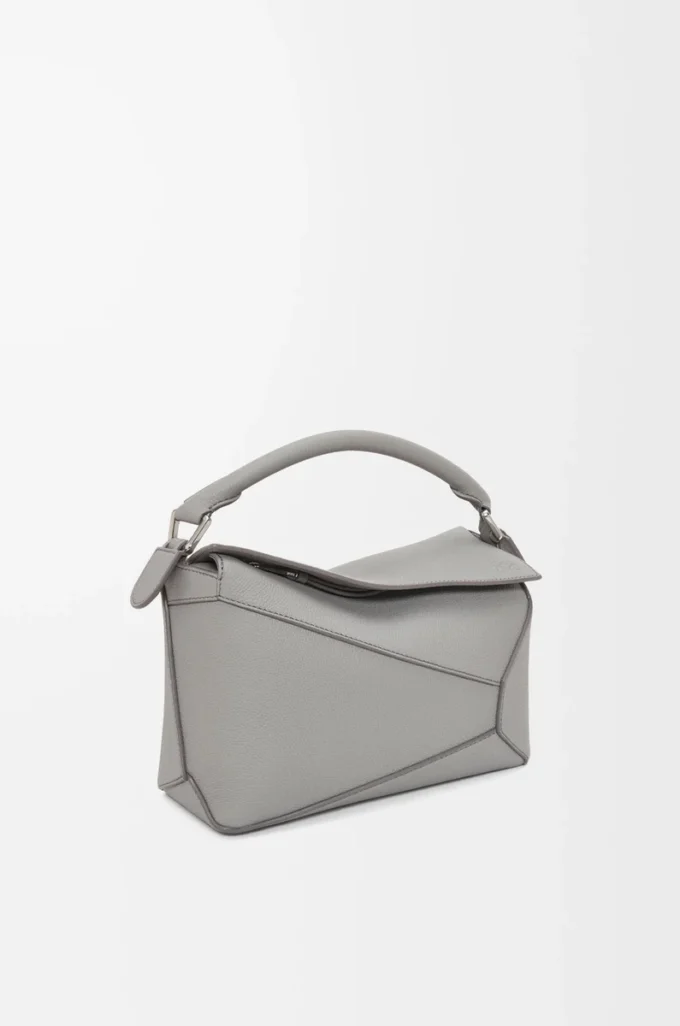Kleine Puzzle Edge Tasche aus weichem genarbtem Kalbsleder Perlgrau