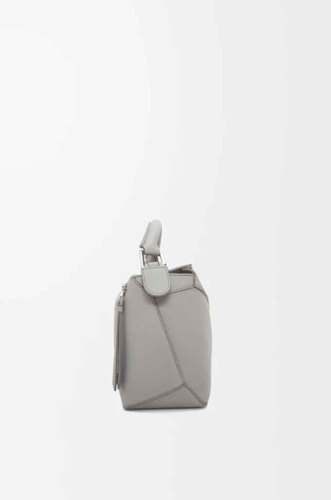 Kleine Puzzle Edge Tasche aus weichem genarbtem Kalbsleder Perlgrau
