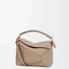 Kleine Puzzle Edge Tasche aus weichem genarbtem Kalbsleder Sand