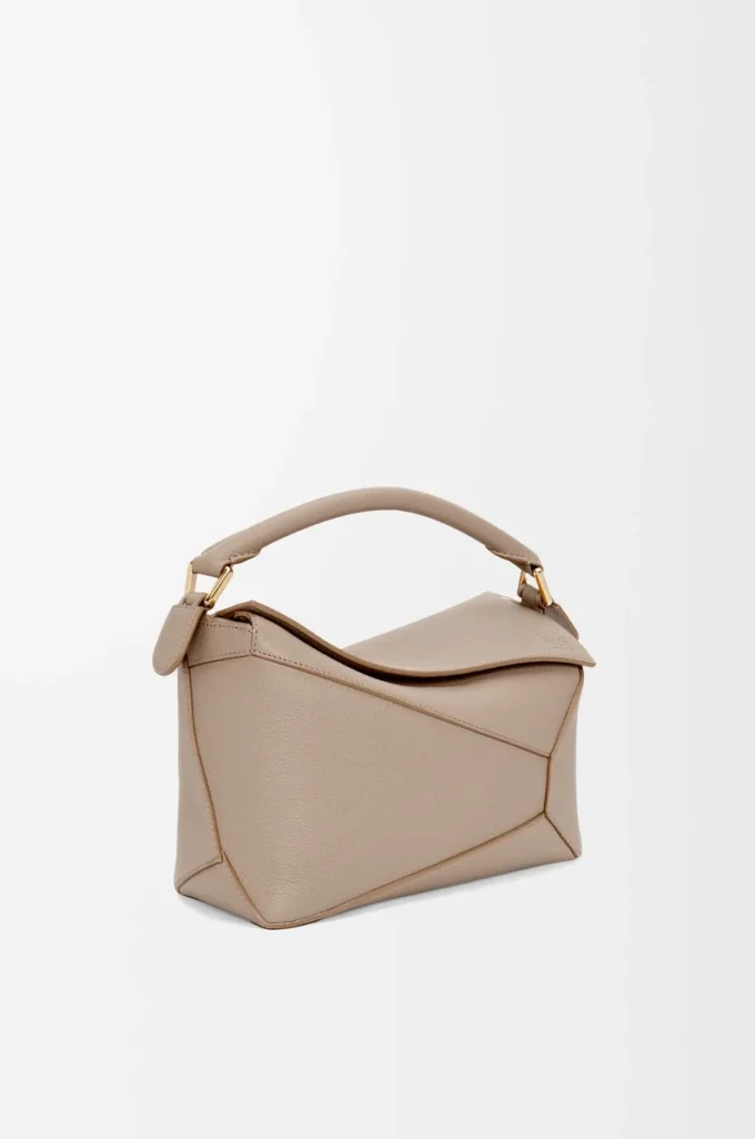 Kleine Puzzle Edge Tasche aus weichem genarbtem Kalbsleder Sand