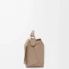 Kleine Puzzle Edge Tasche aus weichem genarbtem Kalbsleder Sand