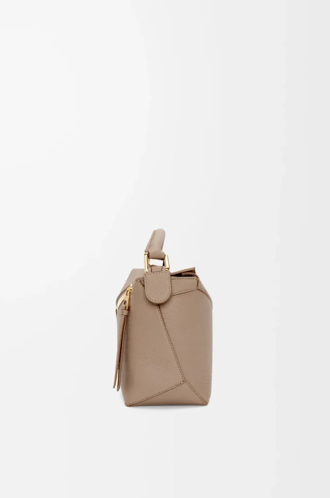 Kleine Puzzle Edge Tasche aus weichem genarbtem Kalbsleder Sand
