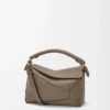 Kleine Puzzle Edge Tasche aus weichem genarbtem Kalbsleder Taupe