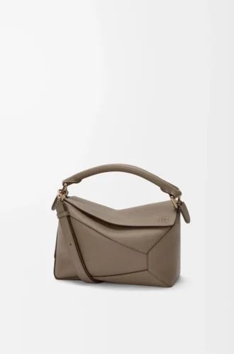 Kleine Puzzle Edge Tasche aus weichem genarbtem Kalbsleder Taupe