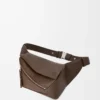 Kleine Puzzle-Gürteltasche aus genarbtem Kalbsleder in Dark Cigar