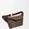 Kleine Puzzle-Gürteltasche aus genarbtem Kalbsleder in Dark Cigar