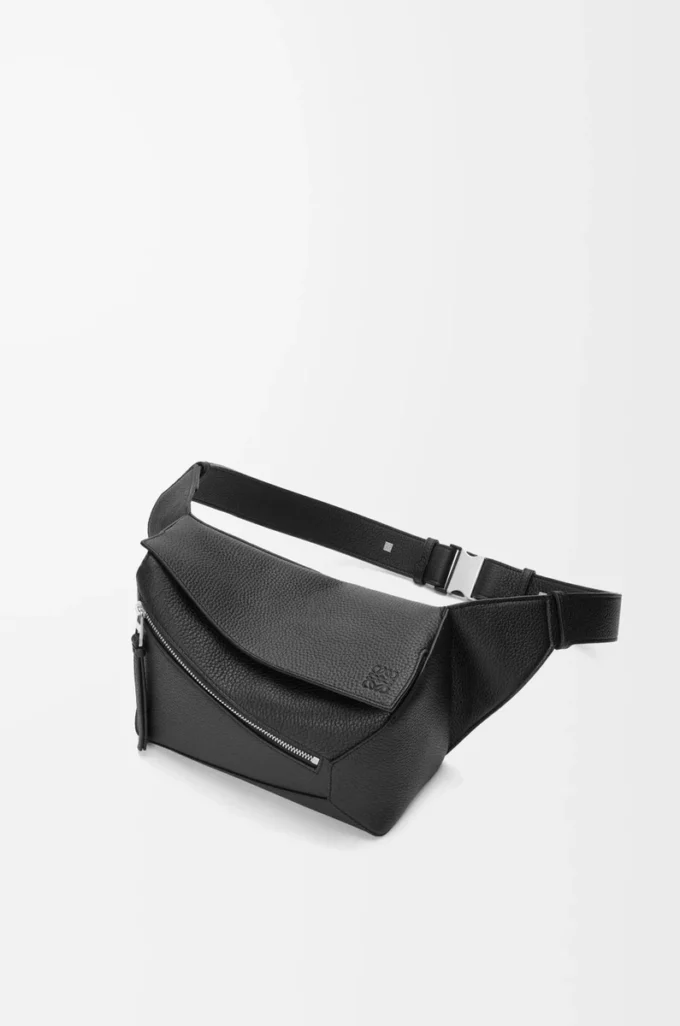 Kleine Puzzle-Gürteltasche aus genarbtem Kalbsleder Schwarz