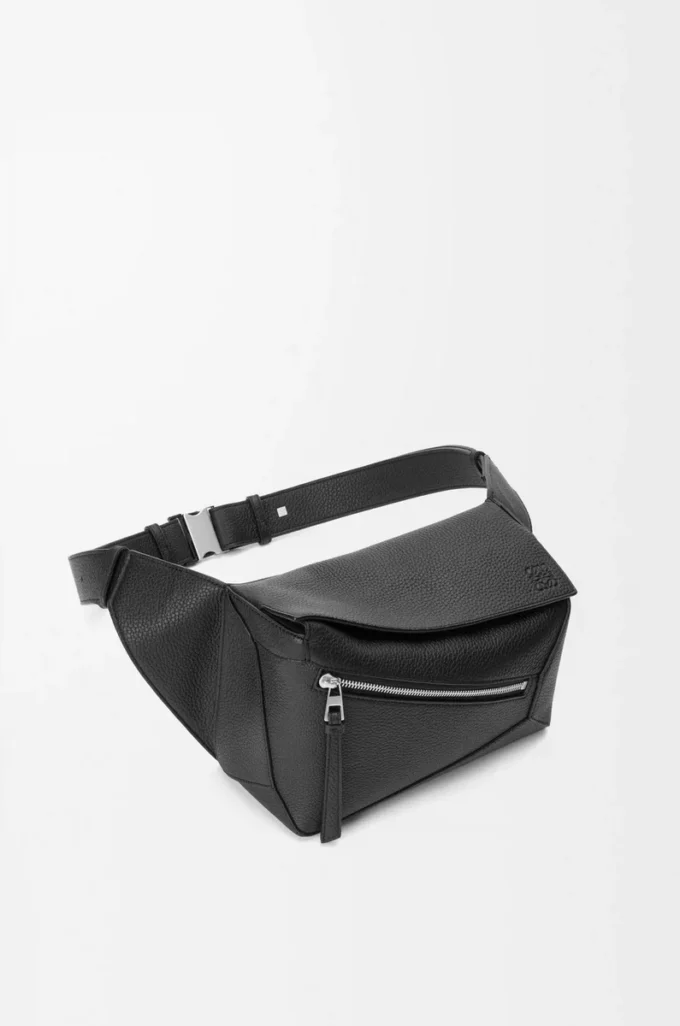 Kleine Puzzle-Gürteltasche aus genarbtem Kalbsleder Schwarz