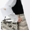 Kleine Puzzle-Tasche aus gewebtem Textil in Schwarz/Weiß