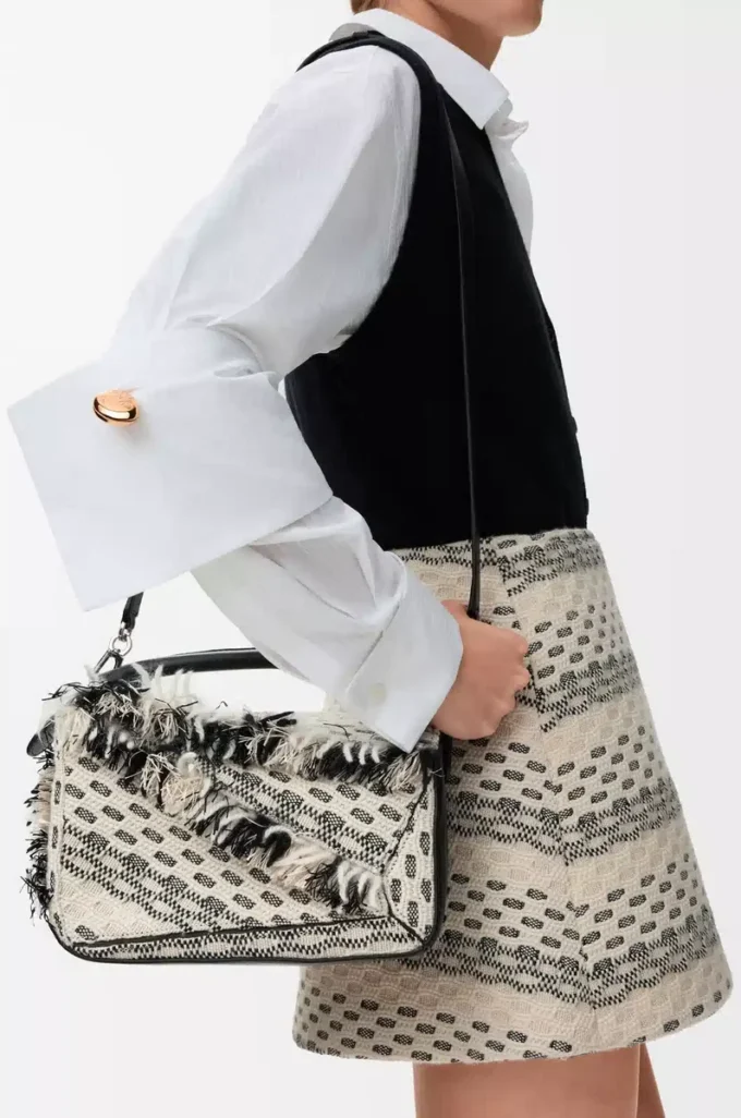 Kleine Puzzle-Tasche aus gewebtem Textil in Schwarz/Weiß