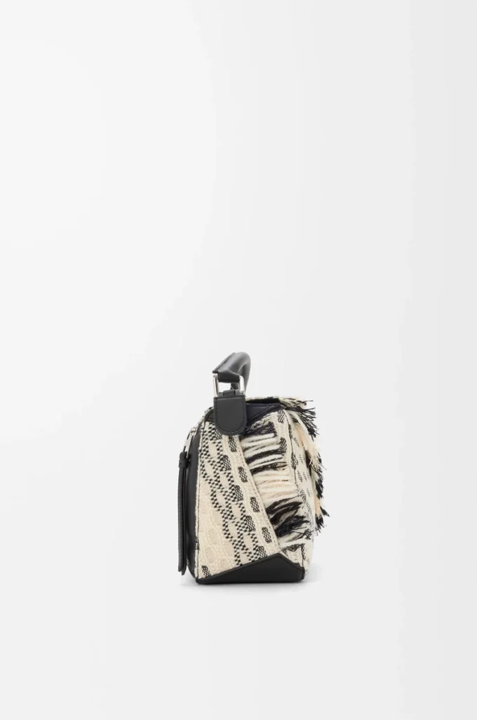 Kleine Puzzle-Tasche aus gewebtem Textil in Schwarz/Weiß