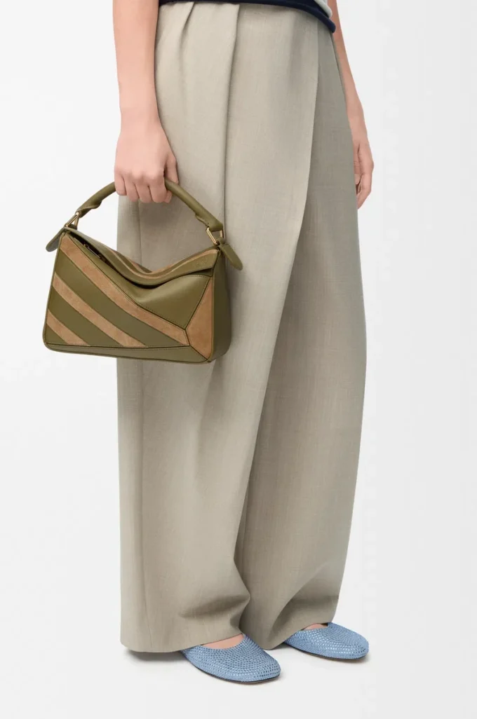 Kleine Puzzle-Tasche aus klassischem Kalbsleder und Wildleder Olive/Gold