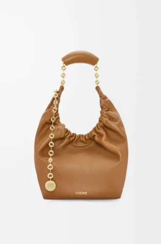Kleine Squeeze-Tasche aus weichem Nappalammleder Eiche