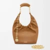 Kleine Squeeze-Tasche aus weichem Nappalammleder Eiche