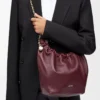 Kleine Squeeze-Tasche aus weichem Nappalammleder in Dunkelburgunder