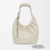 Kleine Squeeze-Tasche aus weichem Nappalammleder in Meersalz