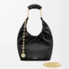 Kleine Squeeze-Tasche aus weichem Nappalammleder in Schwarz