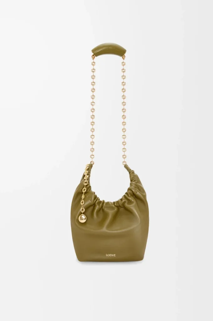 Kleine Squeeze-Tasche aus weichem Nappalammleder Olive