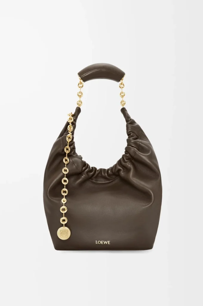 Kleine Squeeze-Tasche aus weichem Nappalammleder Schokolade