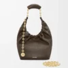 Kleine Squeeze-Tasche aus weichem Nappalammleder Schokolade