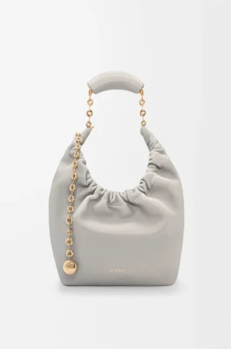 Kleine Squeeze-Tasche aus weichem Nappalammleder Shell Grey