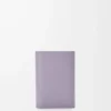 Kleine vertikale Anagram-Geldbörse aus genarbtem Kalbsleder in Dirty Mauve