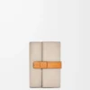 Kleine vertikale Geldbörse aus weichem genarbtem Kalbsleder in Hellbeige/Honig