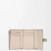 Kleine vertikale Geldbörse aus weichem genarbtem Kalbsleder in Rosemary/Tan