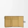 Kleine vertikale Geldbörse aus weichem genarbtem Kalbsleder Shell Grey/Eucalyptus