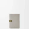 Kleine vertikale Geldbörse aus weichem genarbtem Kalbsleder Shell Grey/Eucalyptus