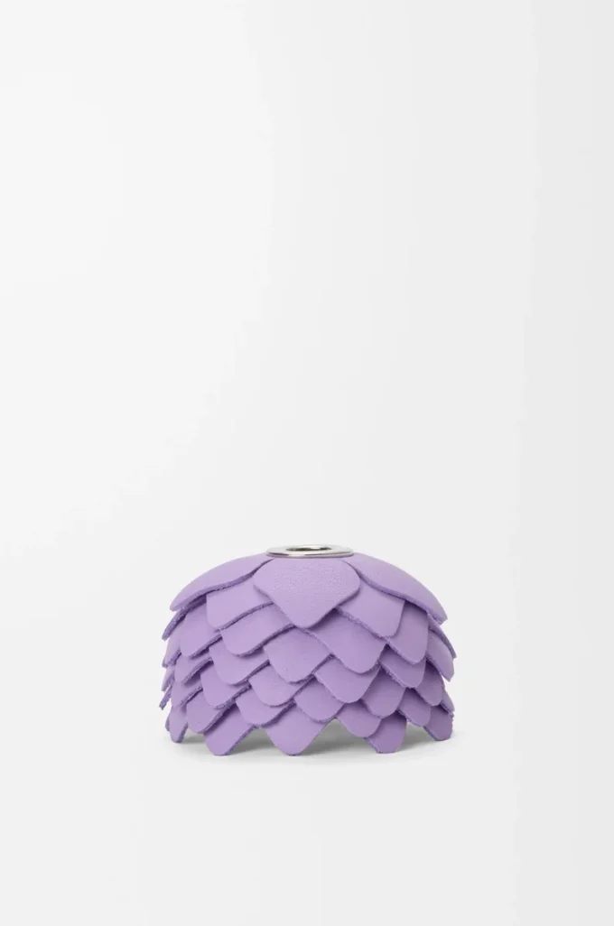 Kleiner Blumenanhänger aus Kalbsleder Mauve