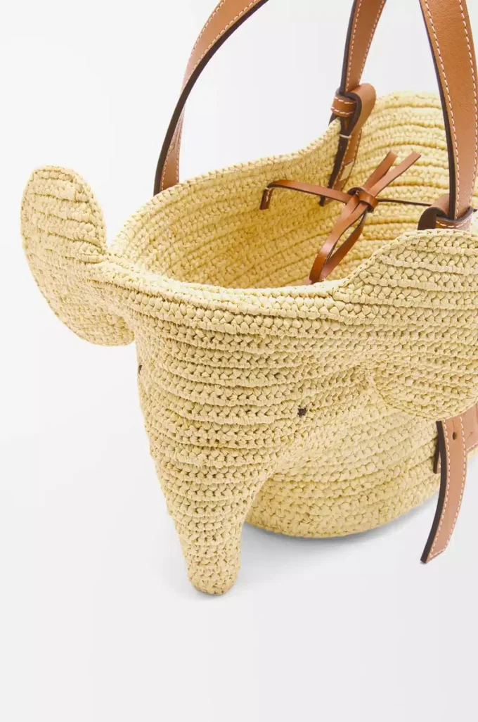 Kleiner Elephant-Korb aus Raffia und Kalbsleder in Natur/Hellbraun