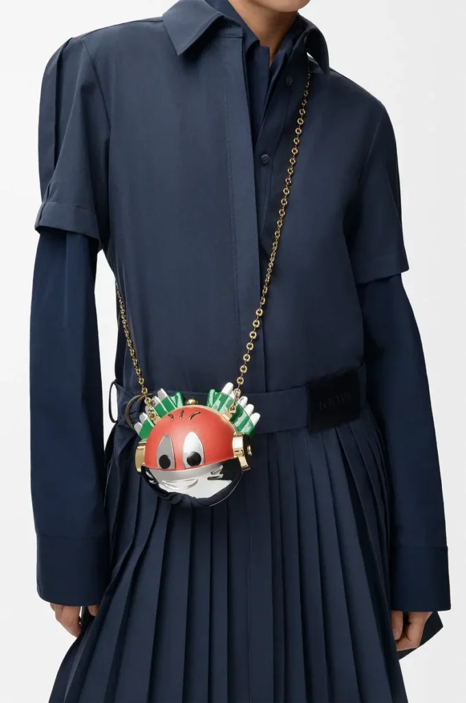 Knight Cat Clutch aus Metall und Nappalammleder in Sunrise Orange