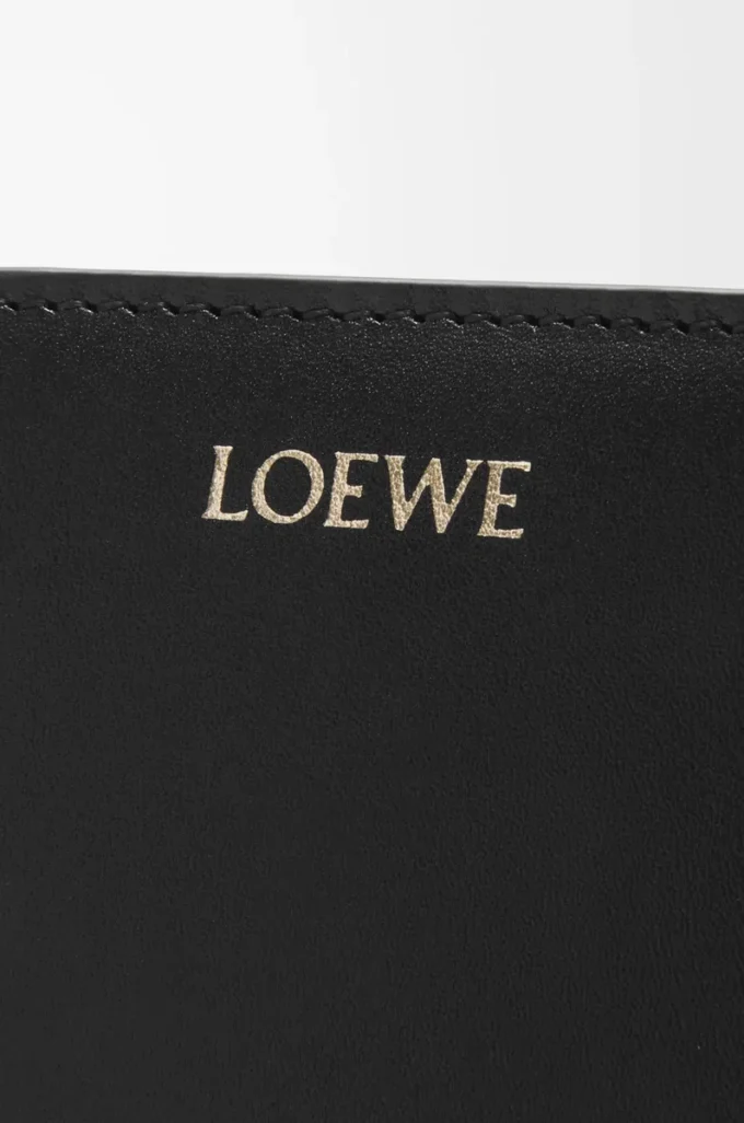 Knot Kompaktbrieftasche aus glänzendem Nappakalbsleder Schwarz/Leuchtendes Orange