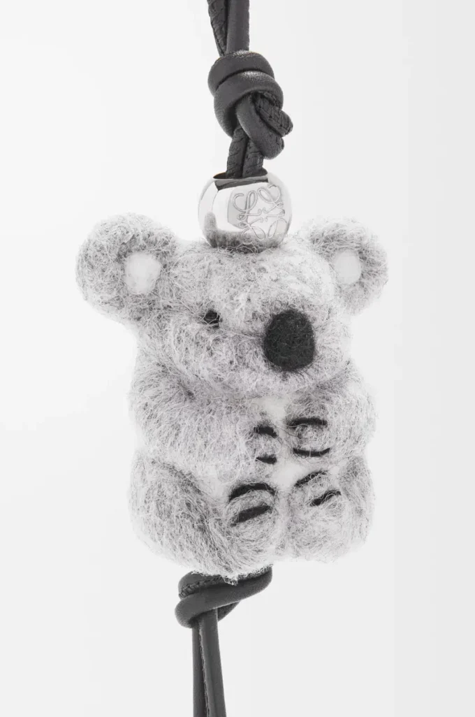 Koala-Anhänger aus Filz und Kalbsleder in Hellgrau/Schwarz