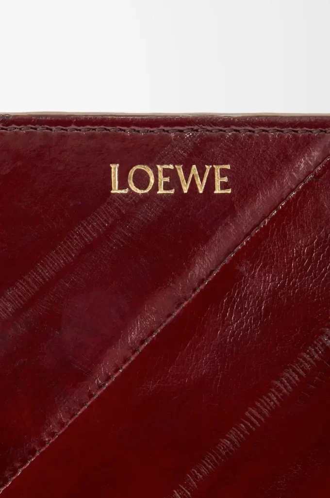Kompakte Geldbörse mit Knotenverschluss aus Aal Dark Burgundy