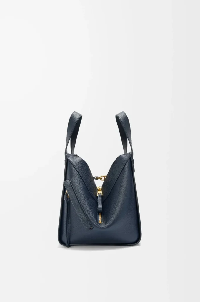 Kompakte Hammock-Tasche aus weichem genarbtem Kalbsleder Deep Navy