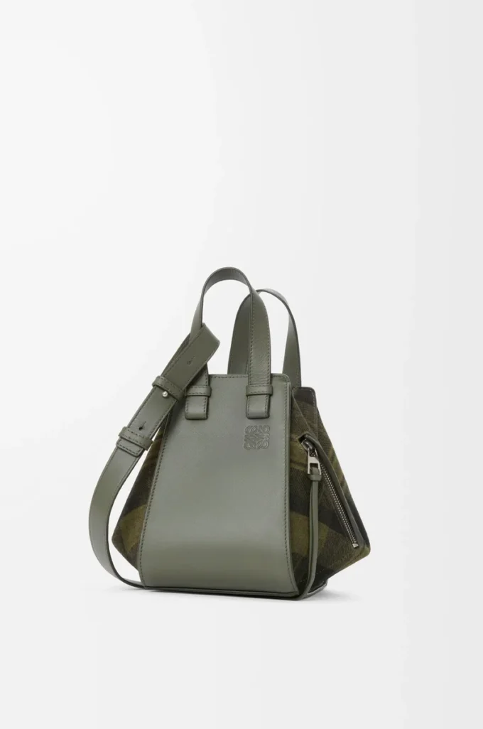 Kompakte Hammock-Tasche aus Wildleder und klassischem Kalbsleder Khaki/Grün